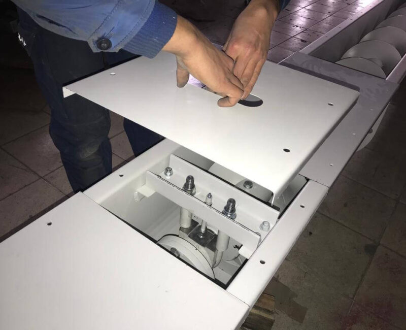 Helezon, helezon konveyör, vidalı konveyör, screw conveyor, yatay helezon, horizontal screw conveyor, dikey helezon, vertical screw conveyor, U tipi helezon, U-type screw conveyor, tüp helezon, tubular screw conveyor, paslanmaz çelik helezon, stainless steel screw conveyor, ağır hizmet helezonu, heavy-duty screw conveyor, bunker besleme helezonu, bunker feeding screw, çift helezonlu konveyör, twin screw conveyor, malzeme taşıma helezonu, material handling screw, çimento helezonu, cement screw conveyor, maden helezonu, mining screw conveyor, tahıl helezonu, grain screw conveyor, endüstriyel helezon sistemi, industrial screw conveyor system, helezon üretimi, screw conveyor manufacturing, helezon montajı, screw conveyor installation, helezon bakımı, screw conveyor maintenance, helezon revizyonu, screw conveyor revision, helezon modernizasyonu, screw conveyor modernization