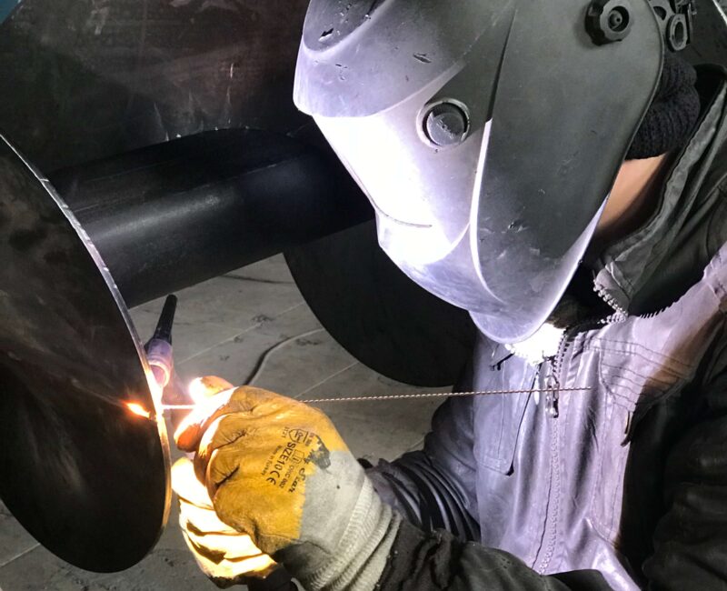 Helezon, helezon konveyör, vidalı konveyör, screw conveyor, yatay helezon, horizontal screw conveyor, dikey helezon, vertical screw conveyor, U tipi helezon, U-type screw conveyor, tüp helezon, tubular screw conveyor, paslanmaz çelik helezon, stainless steel screw conveyor, ağır hizmet helezonu, heavy-duty screw conveyor, bunker besleme helezonu, bunker feeding screw, çift helezonlu konveyör, twin screw conveyor, malzeme taşıma helezonu, material handling screw, çimento helezonu, cement screw conveyor, maden helezonu, mining screw conveyor, tahıl helezonu, grain screw conveyor, endüstriyel helezon sistemi, industrial screw conveyor system, helezon üretimi, screw conveyor manufacturing, helezon montajı, screw conveyor installation, helezon bakımı, screw conveyor maintenance, helezon revizyonu, screw conveyor revision, helezon modernizasyonu, screw conveyor modernization