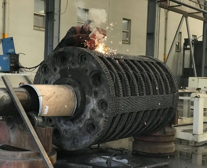 Konkasör, kırıcı, taş kırıcı, stone crusher, çeneli kırıcı, jaw crusher, darbeli kırıcı, impact crusher, konik kırıcı, cone crusher, primer kırıcı, primary crusher, sekonder kırıcı, secondary crusher, tersiyer kırıcı, tertiary crusher, mobil konkasör, mobile crusher, sabit konkasör tesisi, stationary crusher plant, agrega kırıcı, aggregate crusher, maden kırıcı, mining crusher, kaya kırıcı, rock crusher, beton kırıcı, concrete crusher, sert malzeme kırıcı, hard material crusher, kil kırıcı, clay crusher, döner kırıcı, rotary crusher, ağır hizmet tipi kırıcı, heavy-duty crusher, elekli kırıcı sistemi, screened crusher system, bunker beslemeli kırıcı, bunker-fed crusher, kırıcı üretimi, crusher manufacturing, kırıcı montajı, crusher installation, kırıcı bakımı, crusher maintenance, kırıcı revizyonu, crusher revision, kırıcı modernizasyonu, crusher modernization