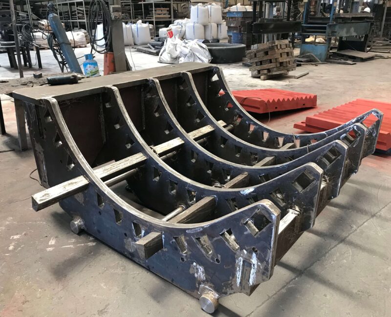 Konkasör, kırıcı, taş kırıcı, stone crusher, çeneli kırıcı, jaw crusher, darbeli kırıcı, impact crusher, konik kırıcı, cone crusher, primer kırıcı, primary crusher, sekonder kırıcı, secondary crusher, tersiyer kırıcı, tertiary crusher, mobil konkasör, mobile crusher, sabit konkasör tesisi, stationary crusher plant, agrega kırıcı, aggregate crusher, maden kırıcı, mining crusher, kaya kırıcı, rock crusher, beton kırıcı, concrete crusher, sert malzeme kırıcı, hard material crusher, kil kırıcı, clay crusher, döner kırıcı, rotary crusher, ağır hizmet tipi kırıcı, heavy-duty crusher, elekli kırıcı sistemi, screened crusher system, bunker beslemeli kırıcı, bunker-fed crusher, kırıcı üretimi, crusher manufacturing, kırıcı montajı, crusher installation, kırıcı bakımı, crusher maintenance, kırıcı revizyonu, crusher revision, kırıcı modernizasyonu, crusher modernization