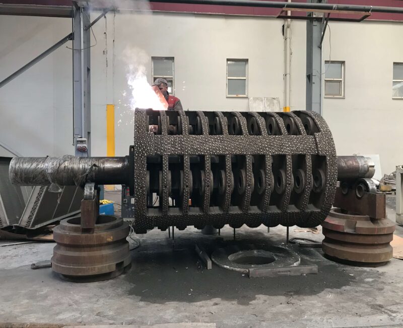 Konkasör, kırıcı, taş kırıcı, stone crusher, çeneli kırıcı, jaw crusher, darbeli kırıcı, impact crusher, konik kırıcı, cone crusher, primer kırıcı, primary crusher, sekonder kırıcı, secondary crusher, tersiyer kırıcı, tertiary crusher, mobil konkasör, mobile crusher, sabit konkasör tesisi, stationary crusher plant, agrega kırıcı, aggregate crusher, maden kırıcı, mining crusher, kaya kırıcı, rock crusher, beton kırıcı, concrete crusher, sert malzeme kırıcı, hard material crusher, kil kırıcı, clay crusher, döner kırıcı, rotary crusher, ağır hizmet tipi kırıcı, heavy-duty crusher, elekli kırıcı sistemi, screened crusher system, bunker beslemeli kırıcı, bunker-fed crusher, kırıcı üretimi, crusher manufacturing, kırıcı montajı, crusher installation, kırıcı bakımı, crusher maintenance, kırıcı revizyonu, crusher revision, kırıcı modernizasyonu, crusher modernization