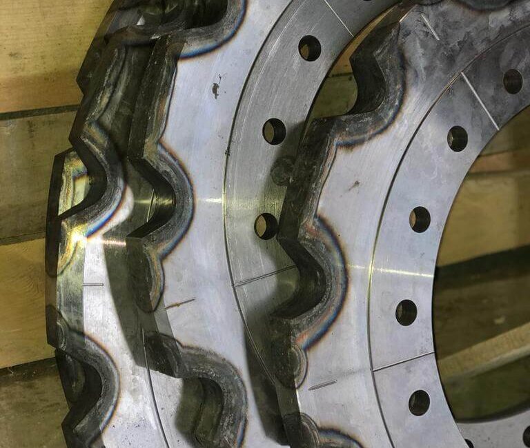 Talaşlı imalat, machining, CNC işleme, CNC machining, torna işlemesi, turning process, frezeleme, milling, delme işlemi, drilling, taşlama, grinding, hassas işleme, precision machining, 5 eksen CNC, 5-axis CNC, CNC torna, CNC lathe, CNC freze, CNC milling, metal işleme, metal machining, alüminyum işleme, aluminum machining, çelik işleme, steel machining, döküm işleme, casting machining, dişli üretimi, gear manufacturing, özel parça imalatı, custom part manufacturing, otomotiv talaşlı imalat, automotive machining, havacılık talaşlı imalat, aerospace machining, endüstriyel yedek parça üretimi, industrial spare parts manufacturing, CNC programlama, CNC programming, CAD/CAM tasarım, CAD/CAM design, yüzey işleme, surface finishing, ısıl işlem, heat treatment, kaynaklı imalat, welded manufacturing, seri üretim, mass production, prototip üretimi, prototype manufacturing, talaş kaldırma, chip removal, hassas ölçüm, precision measurement, endüstriyel talaşlı imalat, industrial machining