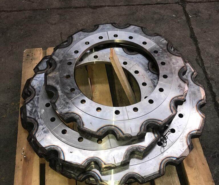 Talaşlı imalat, machining, CNC işleme, CNC machining, torna işlemesi, turning process, frezeleme, milling, delme işlemi, drilling, taşlama, grinding, hassas işleme, precision machining, 5 eksen CNC, 5-axis CNC, CNC torna, CNC lathe, CNC freze, CNC milling, metal işleme, metal machining, alüminyum işleme, aluminum machining, çelik işleme, steel machining, döküm işleme, casting machining, dişli üretimi, gear manufacturing, özel parça imalatı, custom part manufacturing, otomotiv talaşlı imalat, automotive machining, havacılık talaşlı imalat, aerospace machining, endüstriyel yedek parça üretimi, industrial spare parts manufacturing, CNC programlama, CNC programming, CAD/CAM tasarım, CAD/CAM design, yüzey işleme, surface finishing, ısıl işlem, heat treatment, kaynaklı imalat, welded manufacturing, seri üretim, mass production, prototip üretimi, prototype manufacturing, talaş kaldırma, chip removal, hassas ölçüm, precision measurement, endüstriyel talaşlı imalat, industrial machining