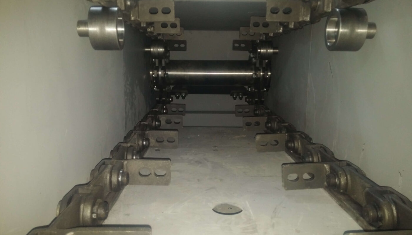 Zincirli konveyör, chain conveyor, paletli zincirli konveyör, slat chain conveyor, ağır hizmet zincirli konveyör, heavy-duty chain conveyor, redler konveyör, drag chain conveyor, bunker besleme zincirli konveyör, bunker feeding chain conveyor, yatay zincirli konveyör, horizontal chain conveyor, dikey zincirli konveyör, vertical chain conveyor, kapalı tip zincirli konveyör, enclosed chain conveyor, dökme malzeme taşıma konveyörü, bulk material handling conveyor, çimento zincirli konveyör, cement chain conveyor, maden zincirli konveyör, mining chain conveyor, enerji santrali zincirli konveyör, power plant chain conveyor, yüksek sıcaklık dayanımlı zincirli konveyör, high-temperature resistant chain conveyor, endüstriyel zincirli konveyör sistemi, industrial chain conveyor system, zincirli konveyör üretimi, chain conveyor manufacturing, zincirli konveyör montajı, chain conveyor installation, zincirli konveyör bakımı, chain conveyor maintenance, zincirli konveyör revizyonu, chain conveyor revision, zincirli konveyör modernizasyonu, chain conveyor modernization