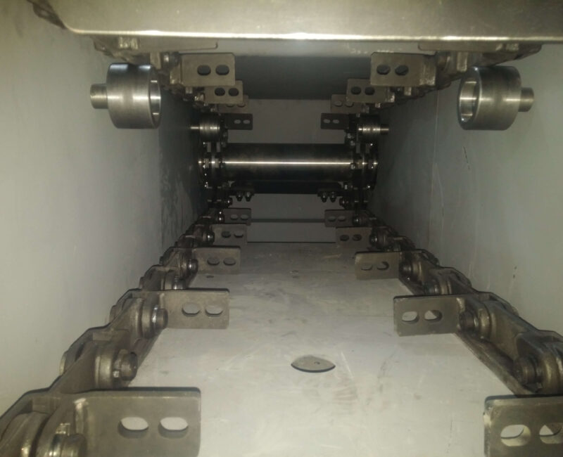 Zincirli konveyör, chain conveyor, paletli zincirli konveyör, slat chain conveyor, ağır hizmet zincirli konveyör, heavy-duty chain conveyor, redler konveyör, drag chain conveyor, bunker besleme zincirli konveyör, bunker feeding chain conveyor, yatay zincirli konveyör, horizontal chain conveyor, dikey zincirli konveyör, vertical chain conveyor, kapalı tip zincirli konveyör, enclosed chain conveyor, dökme malzeme taşıma konveyörü, bulk material handling conveyor, çimento zincirli konveyör, cement chain conveyor, maden zincirli konveyör, mining chain conveyor, enerji santrali zincirli konveyör, power plant chain conveyor, yüksek sıcaklık dayanımlı zincirli konveyör, high-temperature resistant chain conveyor, endüstriyel zincirli konveyör sistemi, industrial chain conveyor system, zincirli konveyör üretimi, chain conveyor manufacturing, zincirli konveyör montajı, chain conveyor installation, zincirli konveyör bakımı, chain conveyor maintenance, zincirli konveyör revizyonu, chain conveyor revision, zincirli konveyör modernizasyonu, chain conveyor modernization