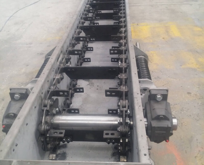 Zincirli konveyör, chain conveyor, paletli zincirli konveyör, slat chain conveyor, ağır hizmet zincirli konveyör, heavy-duty chain conveyor, redler konveyör, drag chain conveyor, bunker besleme zincirli konveyör, bunker feeding chain conveyor, yatay zincirli konveyör, horizontal chain conveyor, dikey zincirli konveyör, vertical chain conveyor, kapalı tip zincirli konveyör, enclosed chain conveyor, dökme malzeme taşıma konveyörü, bulk material handling conveyor, çimento zincirli konveyör, cement chain conveyor, maden zincirli konveyör, mining chain conveyor, enerji santrali zincirli konveyör, power plant chain conveyor, yüksek sıcaklık dayanımlı zincirli konveyör, high-temperature resistant chain conveyor, endüstriyel zincirli konveyör sistemi, industrial chain conveyor system, zincirli konveyör üretimi, chain conveyor manufacturing, zincirli konveyör montajı, chain conveyor installation, zincirli konveyör bakımı, chain conveyor maintenance, zincirli konveyör revizyonu, chain conveyor revision, zincirli konveyör modernizasyonu, chain conveyor modernization